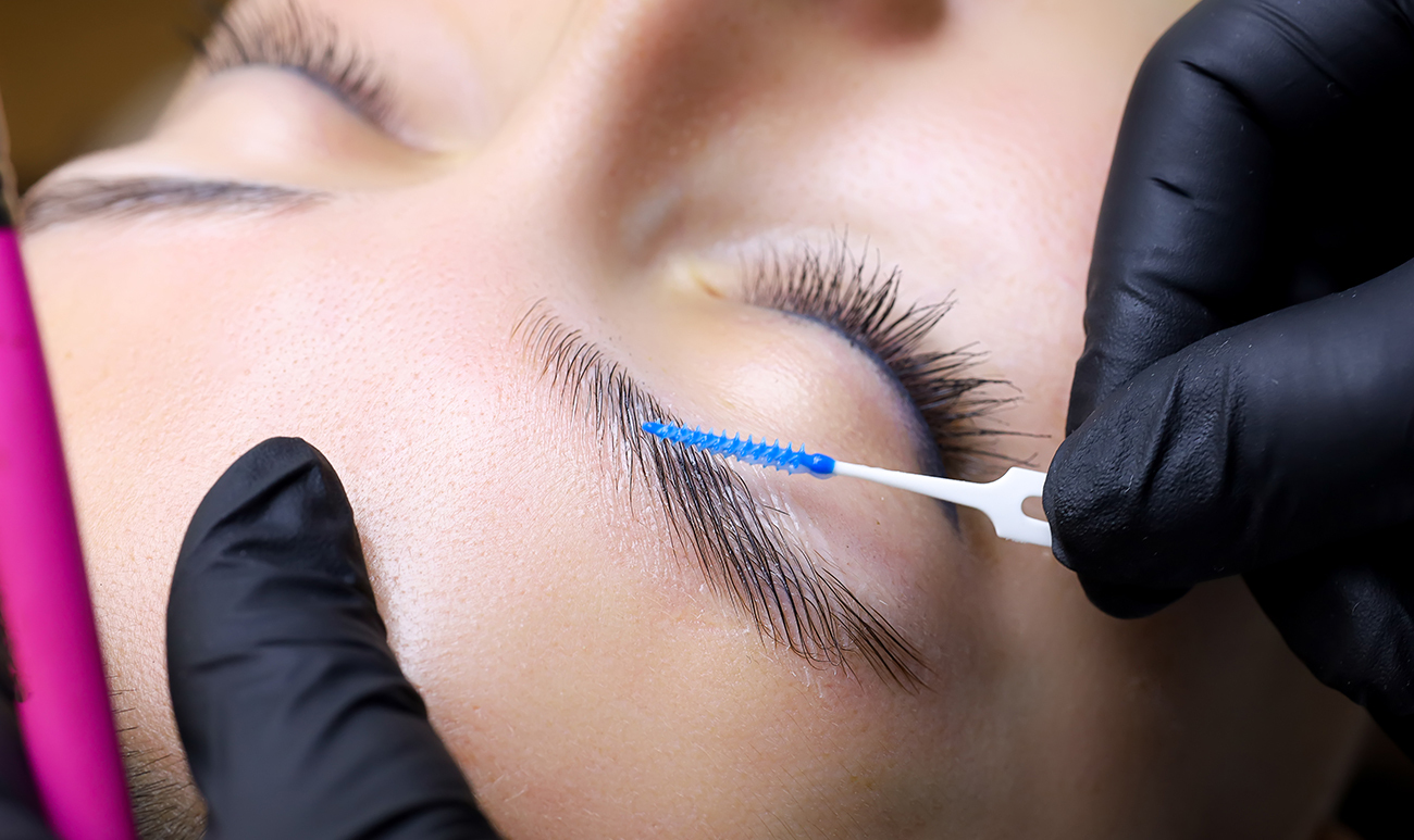 Brow lamination vs. microblading